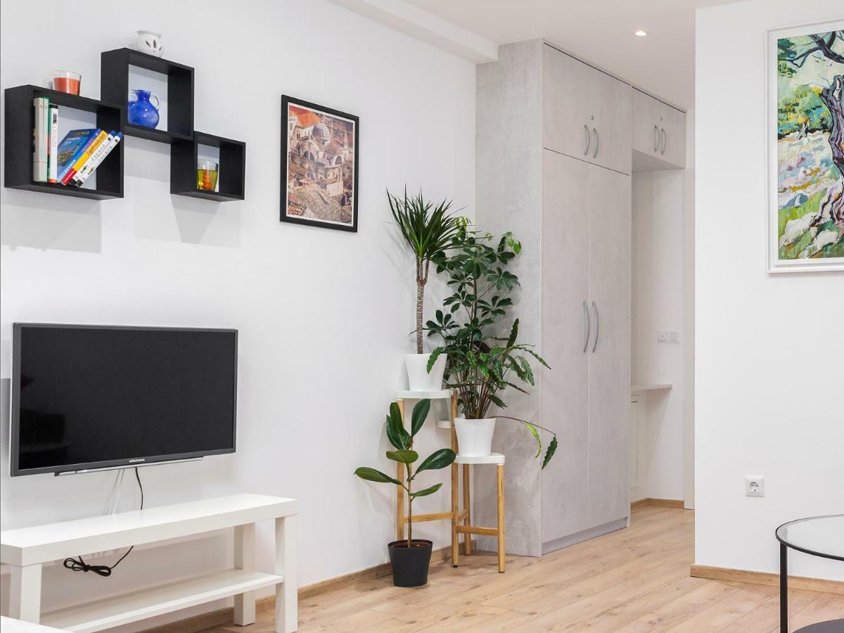 Oliva 4 Stars Apartment